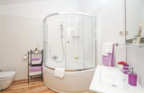 Stunning Home In Malinska With Wifi - Photo 38