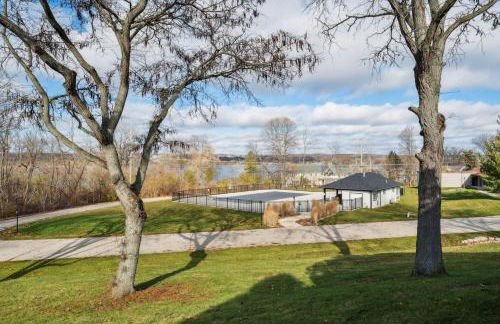 Elegant 4-Season Lake Geneva Condo with Fireplace! - Foto 39