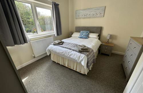 Ty Ardd - modern bungalow close to Pendine Beach - 1 DOG GOES FREE - Photo 8