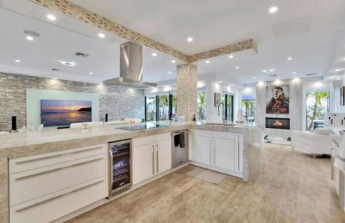 Lynoras Luxe Estate 3 bedroom 3 bath with Modern Design and Heated Pool - Foto 111