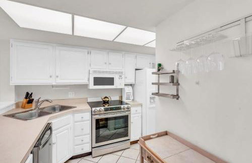 Enit Unit -Close to Elevator and Pool Views - Foto 9