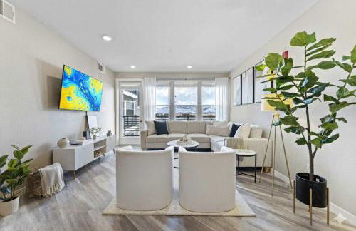 Designer Apt w Jacuzzi Walk To Casino & iMax - Foto 1