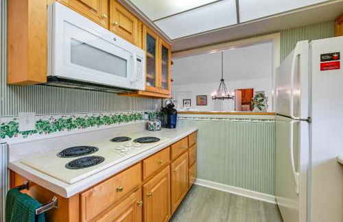 Deck and Community Perks Sky Valley Home! - Foto 12