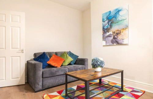 3-bedroom Home in Liverpool L15 with FREE Parking - Foto 5