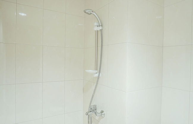 Fully Furnished Apartment with Comfortable Design 2BR Vittoria Residence - Photo 16