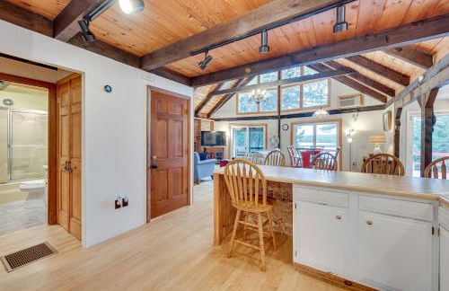 Waterfront Lake Arrowhead Cabin with Dock and Fire Pit - Foto 6