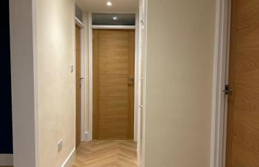 LivinSpace- Modern and spacious 2 bed flat in Central Sutton - Foto 5