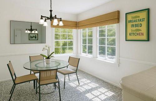 Enchanting Hollywood Hills Oasis with Tree-Top Views, Serene Outdoor Living Room, Zen Garden, Free Attached Garage, Sleeps 6, in LA's Most Desirable, Central, Serene Canyon Neighborhood, and Only 2 Minutes to Hollywood Boulevard - Foto 16