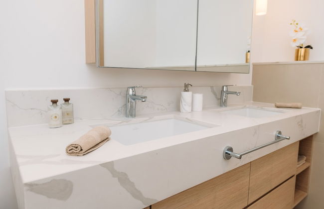 New! Luxurious Stay Dubai Creek Balcony & View - Photo 23