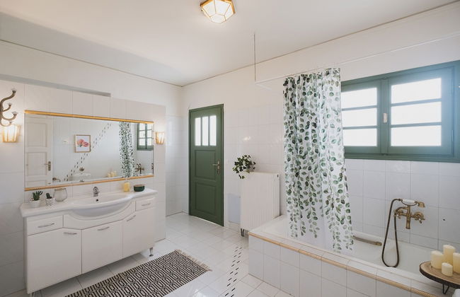 Mid-Century Modern Villa Vintage Charm - Foto 27