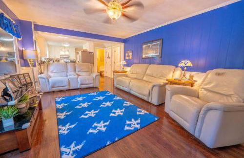 Martinsville Gem - Fireplace, Pets, Near the Park - Foto 3