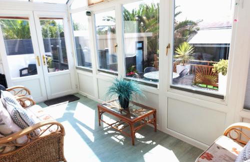 Meadow View Apartments are 2 and 3 bedroomed with private parking - Foto 96