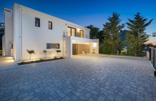 Villa Castanea by Villsy - Photo 56