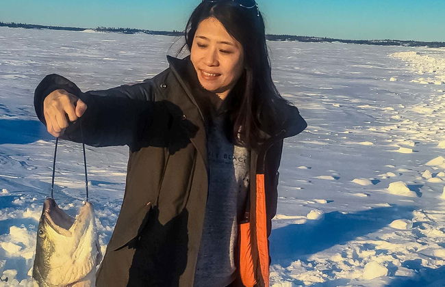 Pêche sur glace à Great Slave Lake - Photo 1