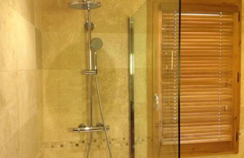 Spacious Ski Chalet In Traditional French Village, sleeps 8, Four Star with fibre broadband - Photo 34