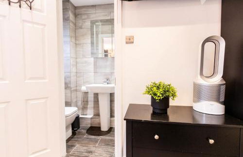 Charming Home in Bromsgrove - Perfect for Groups - Foto 57