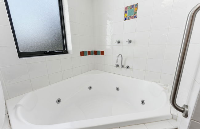 Flynns Beach Resort - Photo 17