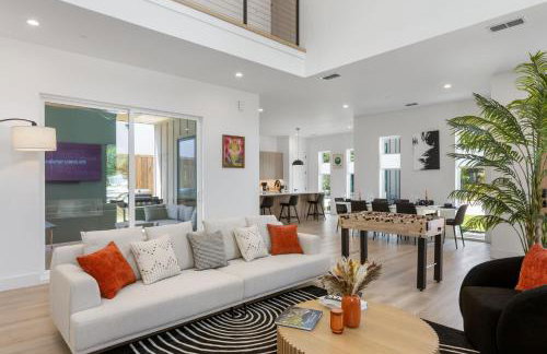 Luxury Getaway Near AT&T Stadium - 4BR Entire House-Hot Tub & Arcade - Foto 2