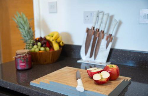 Modern Penthouse with Balcony - Near Beach & Town - Foto 22