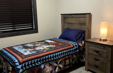 Modern Condominium with Pet-Friendly Drift Boat Parking near Madison River in Ennis, Montana - Foto 16