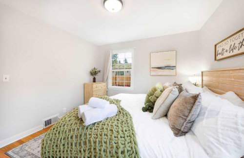 Modern 2BR Retreat w Maple Leaf UW&Park - Foto 27