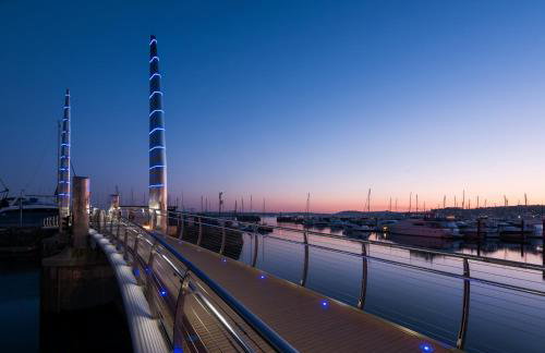 2B Redcliffe - NEW Spacious 2 Bed Family Apartment - Foto 32