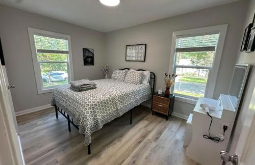 The Blue House- Backyard, grill, pets welcome - Foto 36