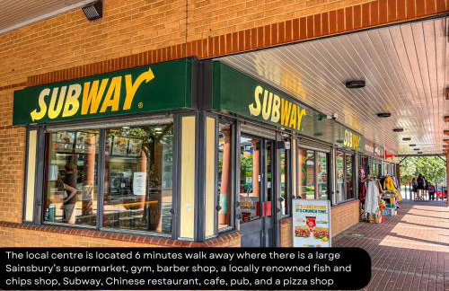 Loughton House - Central Location - Driveway Parking, Self-Check-In, Garden, Super-Fast Wifi and Smart TVs by Yoko Property - Foto 33