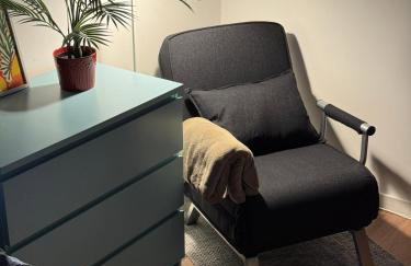 Navy Blue Apartment - Photo 28