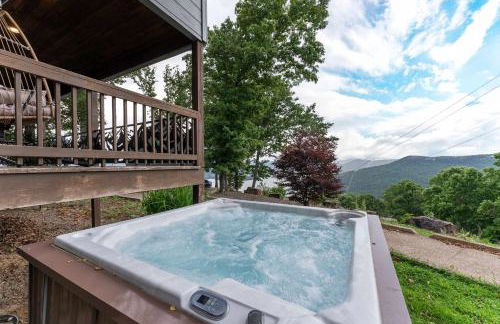 Big Time Hill Cabin with an indoor pool hot tub & great views - Foto 28