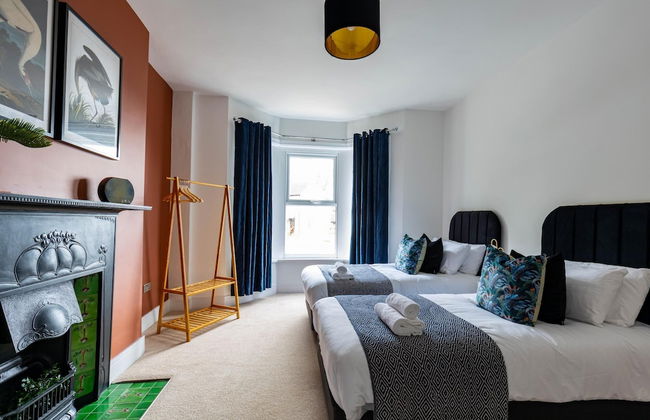 Kensington Place - 4 Bedroom Home w Free Parking - Photo 28