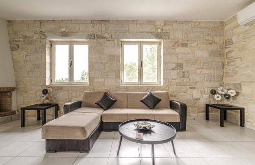 Elysian Stone Villa with Pool & Mountain View - Photo 7