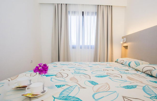 Apartamentos Los Tulipanes - Photo 12