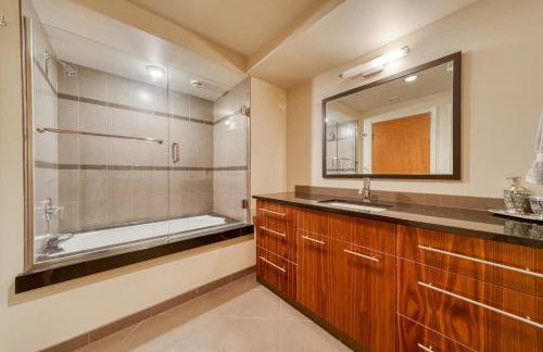 Downtown Condo Above Restaraunts- Free Parking - Foto 20