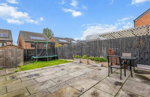 3 Bedroom house with 5 beds and Parking 18LW - Photo 25