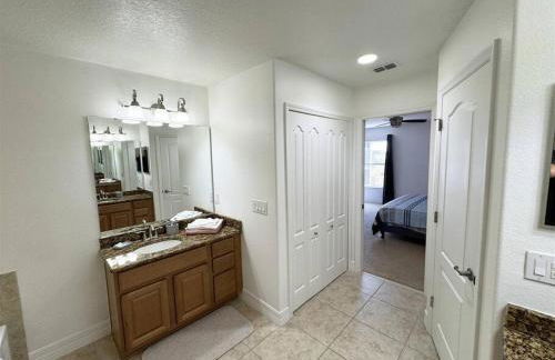 537 4BR Private Pool Spa Conservation Views 2 Masters Near Disney - Foto 15