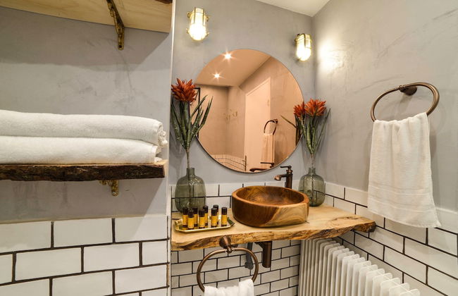 The Majestic Garden Suite - Photo 18