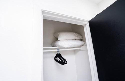 Close to the Action, Peaceful When You Return - Foto 49