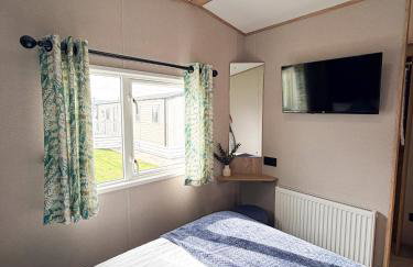 The Retreat - An Luxurious Caravan in Towyn, Wales - Photo 16