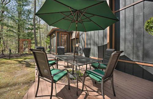 Sawyer Retreat with Fire Pit Less Than 2 Mi to Beaches! - Foto 1