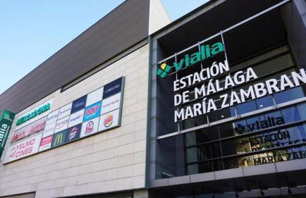 Designer and Quiet Studio 5 min to Maria Zambrano Station and 15 min walk to Beach - Foto 37