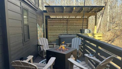 Blueberry Farm Cottage, Hot Tub, Creek, Game Room - Foto 4