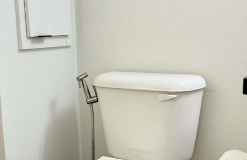 Upscale Escape 10 Min from Disneyland With Pool & Gym - Foto 9