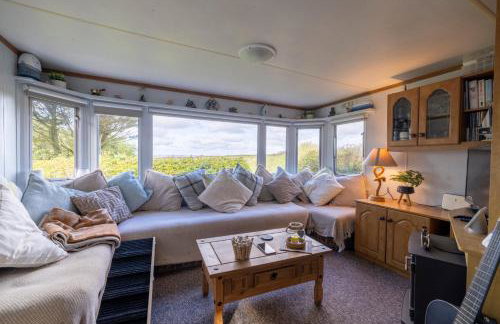 1 Bed Caravan Sleeps 2 -Dog Welcome -Free Parking - Photo 5