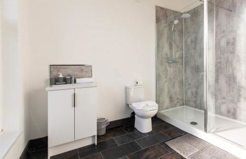 Victoria Apartments Stylish 3BR in Hartlepool - Photo 5