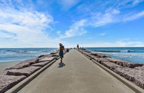 Picturesque beach house with plenty of room and amazing decks, close to beach - Foto 38