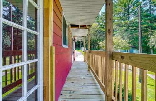 Waterfront Berry Lake Getaway with Sunroom! - Foto 31