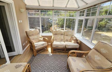Quiet 3 bed semi with off street parking - Foto 56
