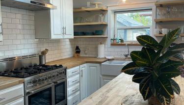 Sunlit Surf House 4BR Downtown Walk to beach - Foto 4