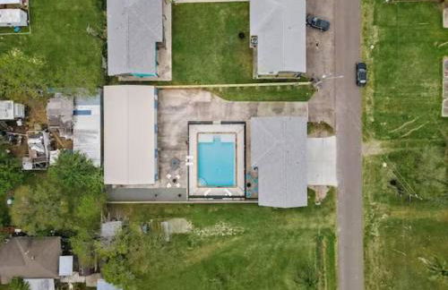 Gorgeous Home with Huge Private Pool and Game Room - Foto 67